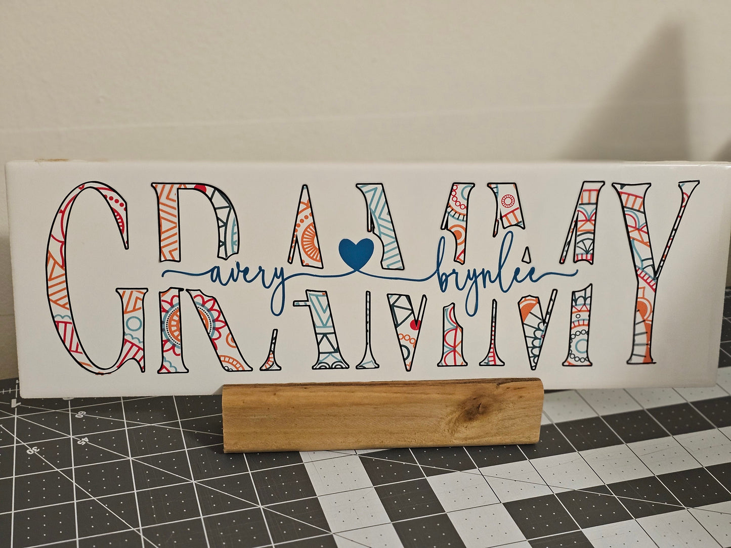 Personalised Mom Sign with Stand, Customizable Tiles with kids names, Gift- Birthday christmas Mother's day -Accent Piece - keepsake - Decor