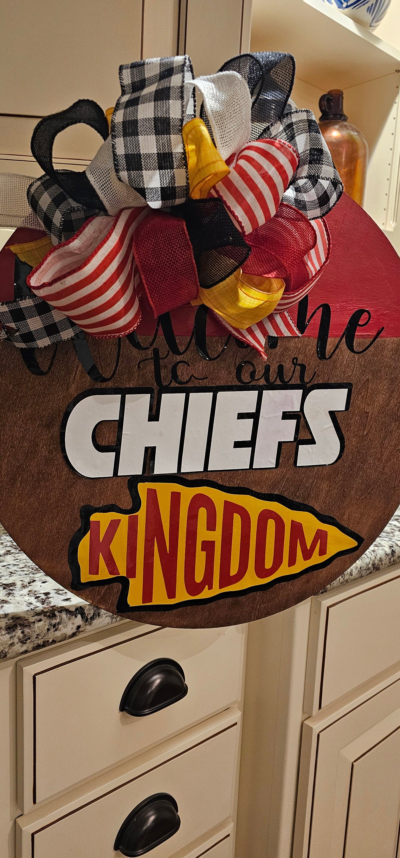 Kansas City Chiefs Welcome Sign Door Hanger Chiefs Vinyl Design with a Giant Bow, 2 styles Gift for Chiefs Fan