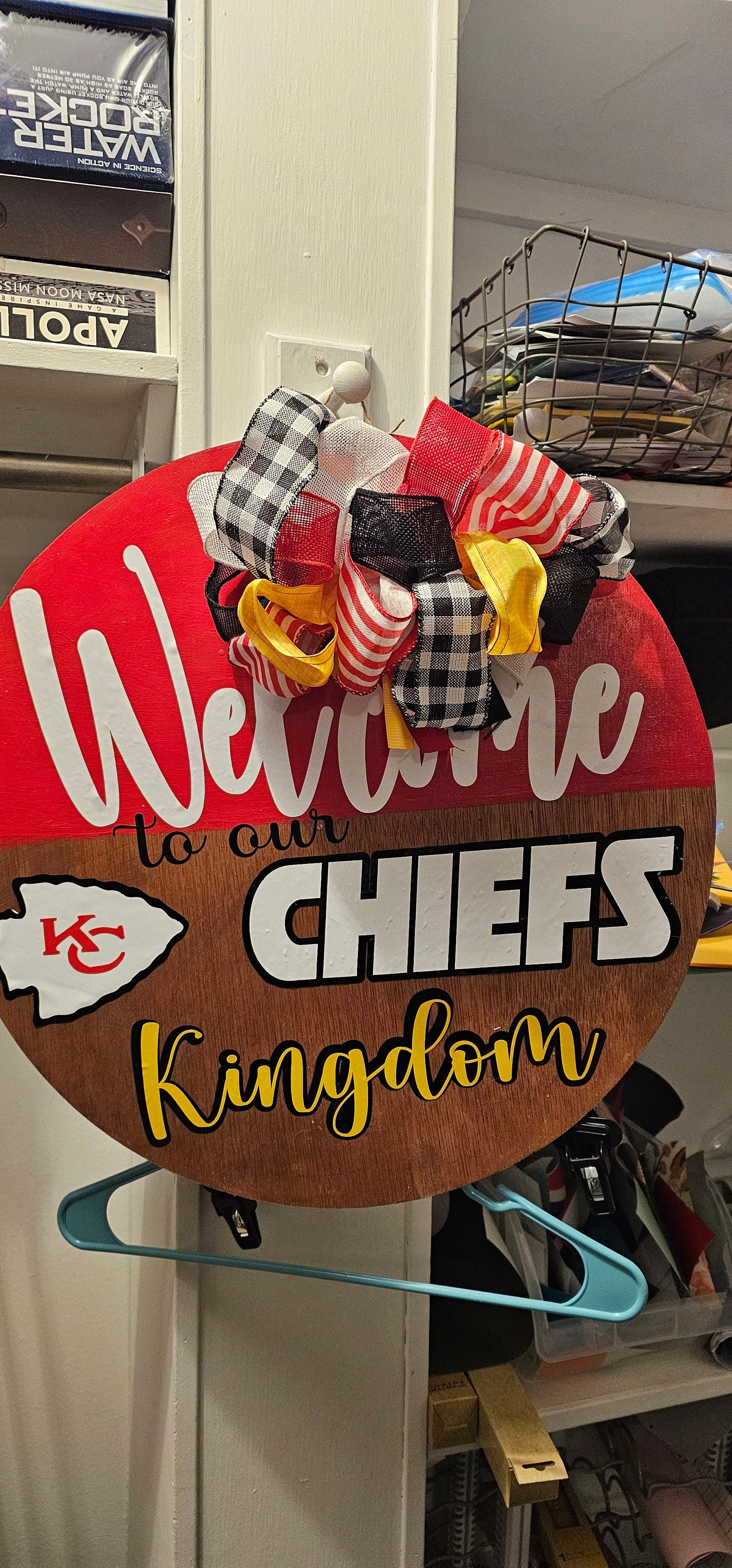 Kansas City Chiefs Welcome Sign Door Hanger Chiefs Vinyl Design with a Giant Bow, 2 styles Gift for Chiefs Fan