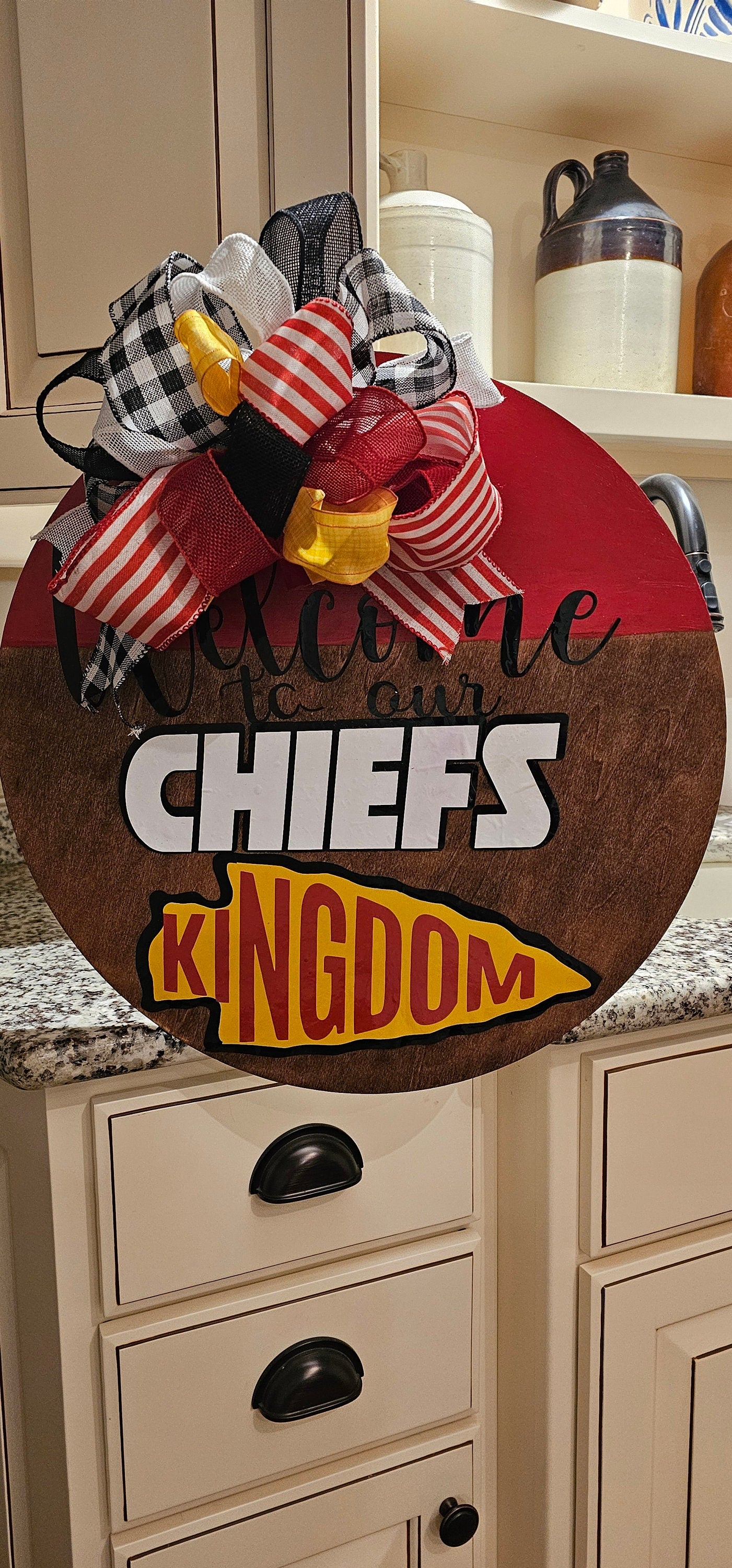 Kansas City Chiefs Welcome Sign Door Hanger Chiefs Vinyl Design with a Giant Bow, 2 styles Gift for Chiefs Fan