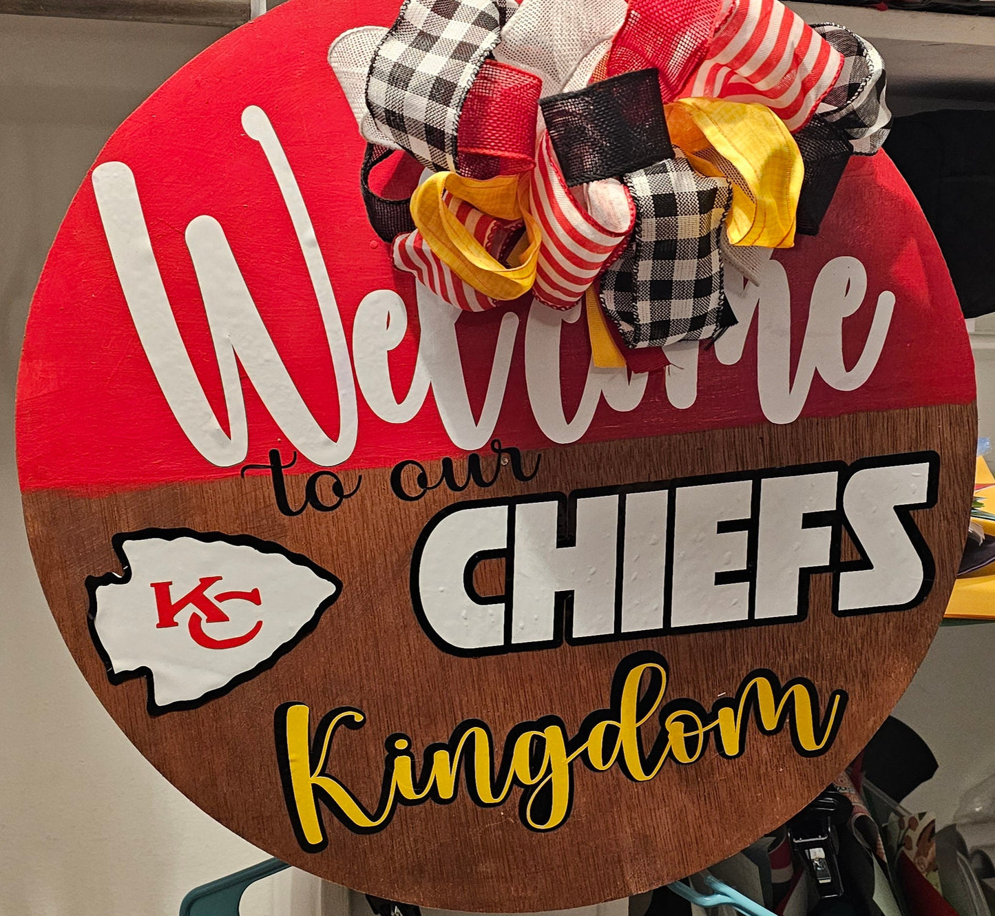 Kansas City Chiefs Welcome Sign Door Hanger Chiefs Vinyl Design with a Giant Bow, 2 styles Gift for Chiefs Fan