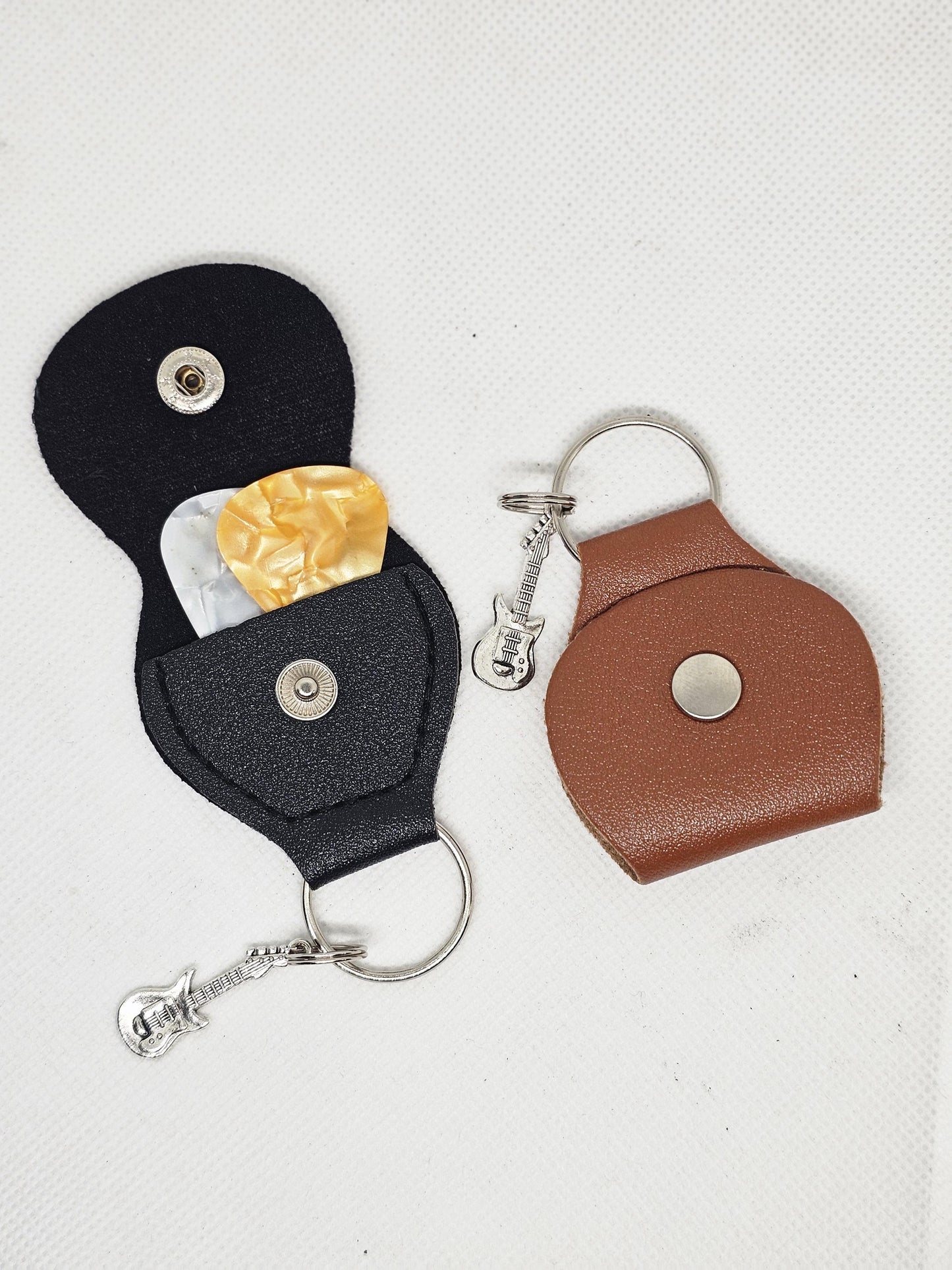 Personalized Guitar Pick holder, Guitar Pick keychain, Leather keychain 2 colors
