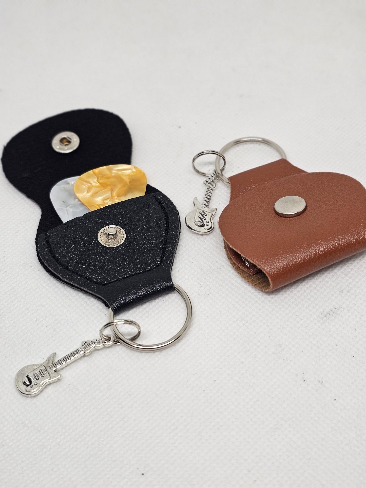 Personalized Guitar Pick holder, Guitar Pick keychain, Leather keychain 2 colors