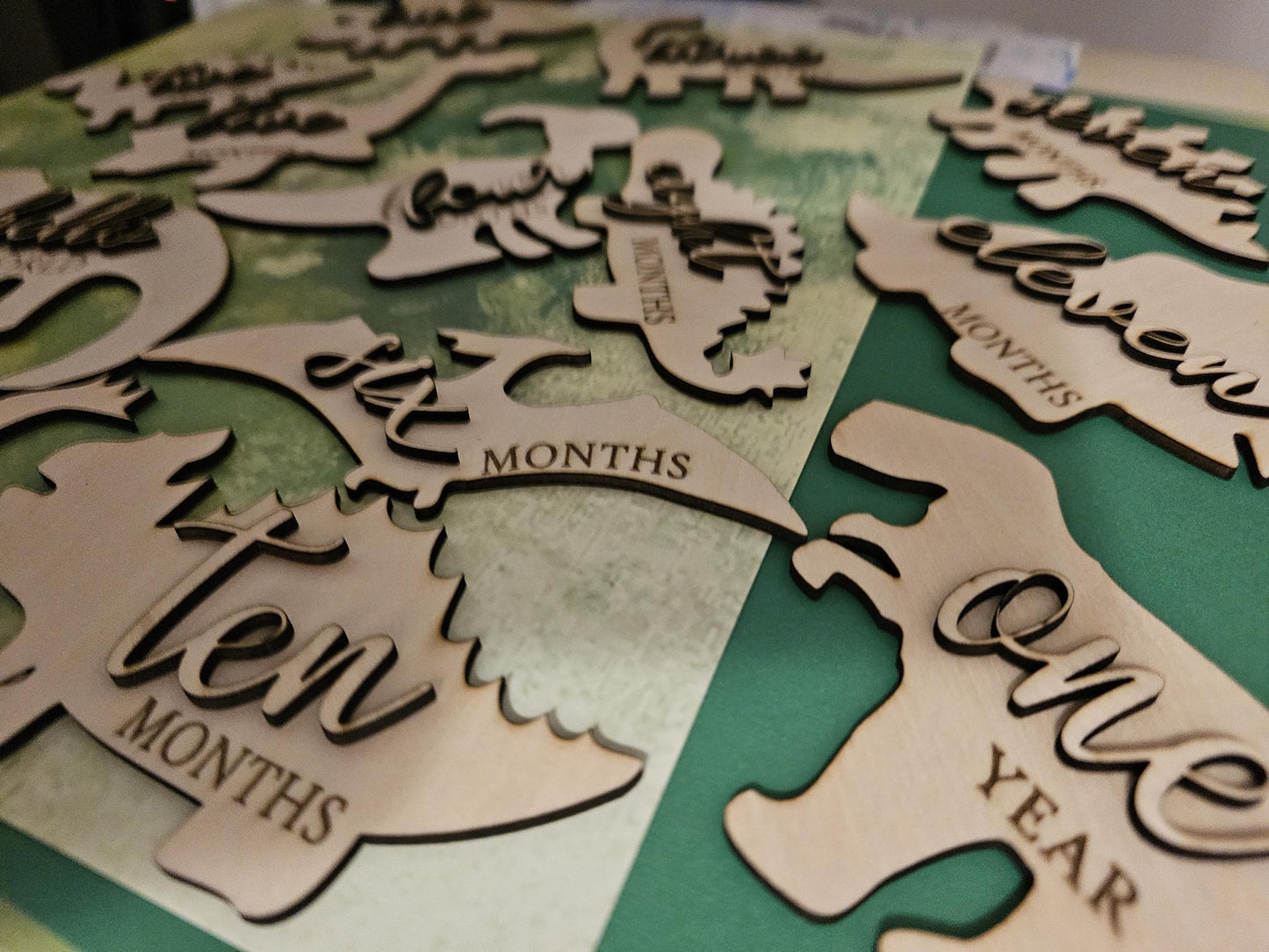 Dinosaur shaped Monthly Milestones, 3D Wooden dinosaurs babies first year Newborn to 1 Year