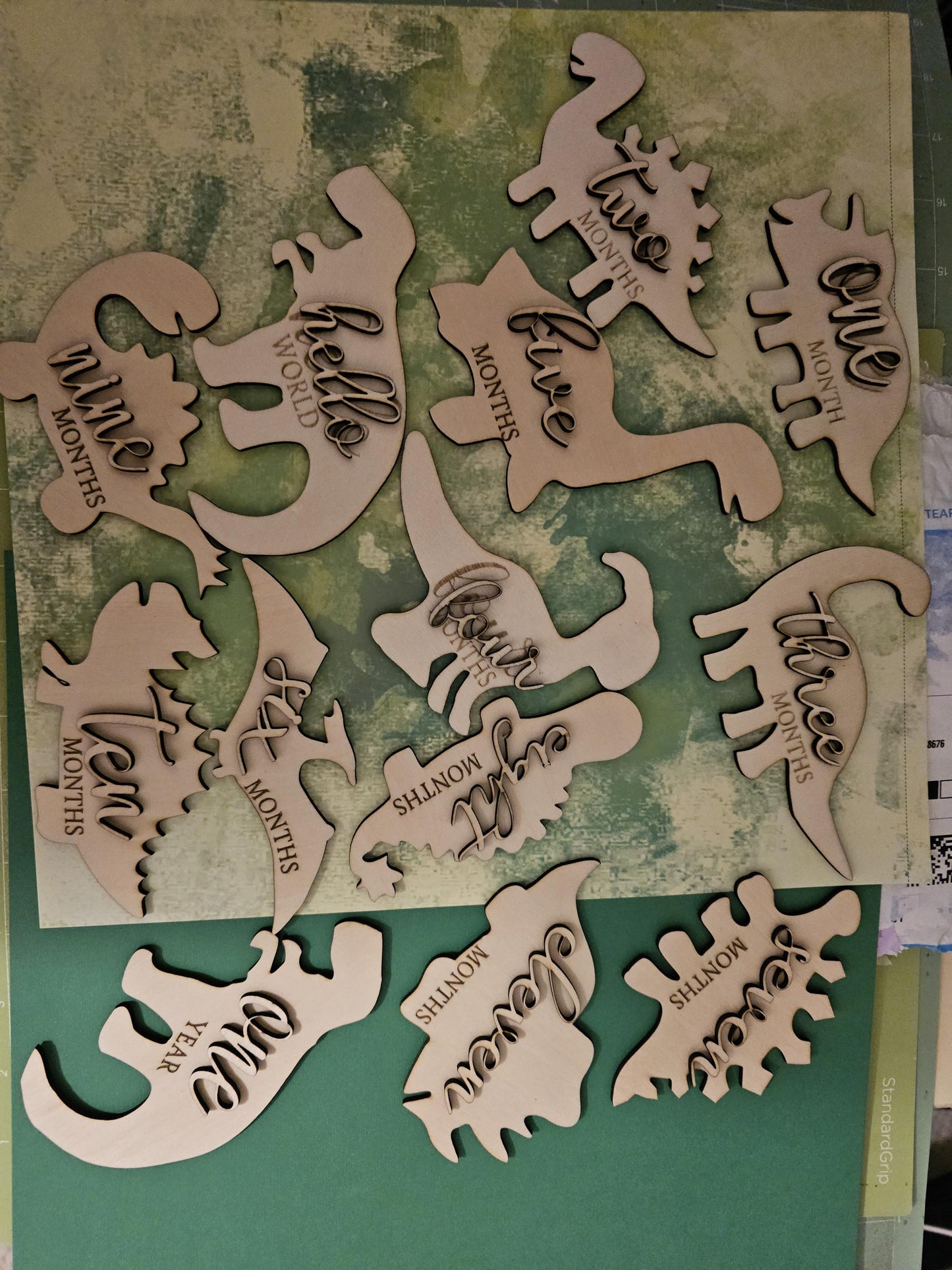 Dinosaur shaped Monthly Milestones, 3D Wooden dinosaurs babies first year Newborn to 1 Year