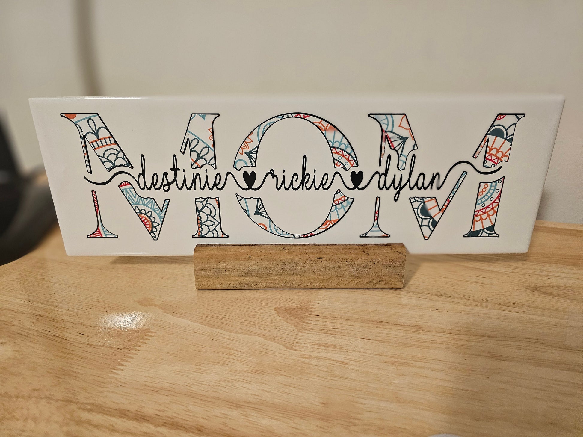 Personalised Mom Sign with Stand, Customizable Tiles with kids names, Gift- Birthday christmas Mother's day -Accent Piece - keepsake - Decor