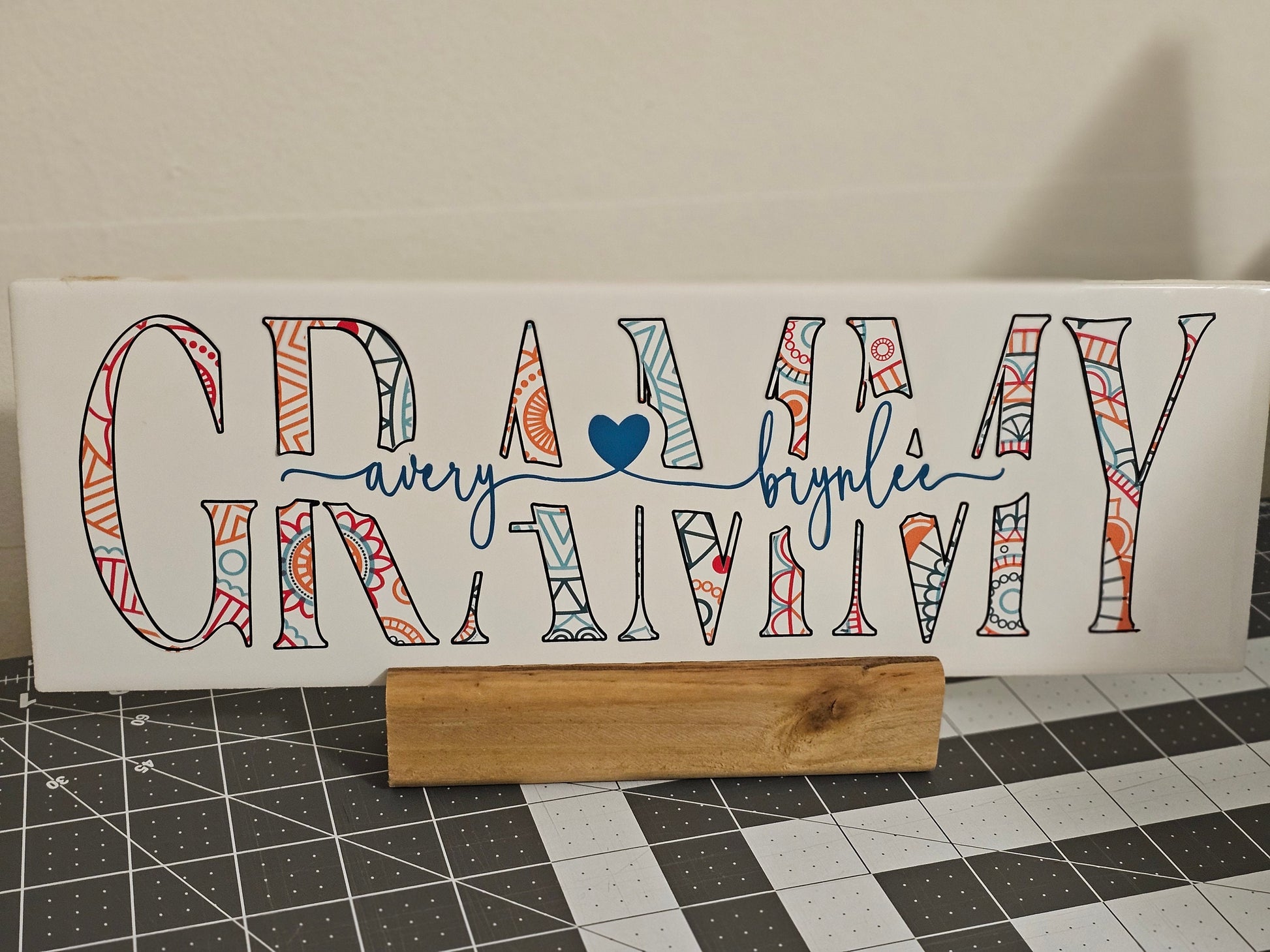 Personalised Mom Sign with Stand, Customizable Tiles with kids names, Gift- Birthday christmas Mother's day -Accent Piece - keepsake - Decor