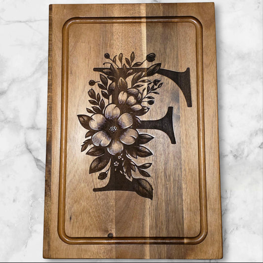 Personalized Cutting Board in Acacia Wood, Built in handles, Perfect for an avid chef or occasional cook