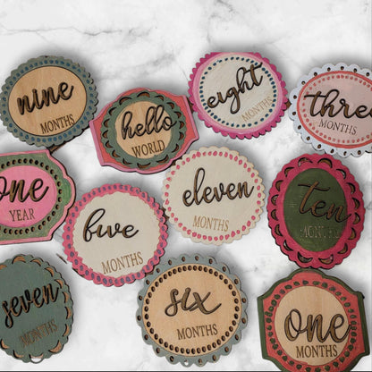 Baby Monthly Milestone Frame, Lace Photo Prop for Girls Newborn to 1 Year 3D Wooden Scalloped Edge Baby Pictures